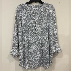 New Directions Gray and White Blouse with Button Accents